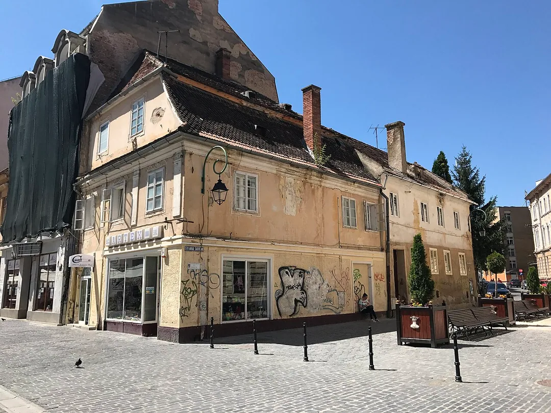 Strada Republicii in Brasov, a pedestrian street lined with cafe terraces and pastel facades