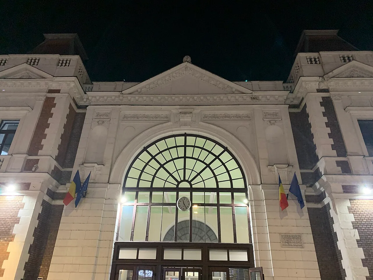 The platforms and yellow station building of Cluj-Napoca railway station, terminus of the long line from Bucharest