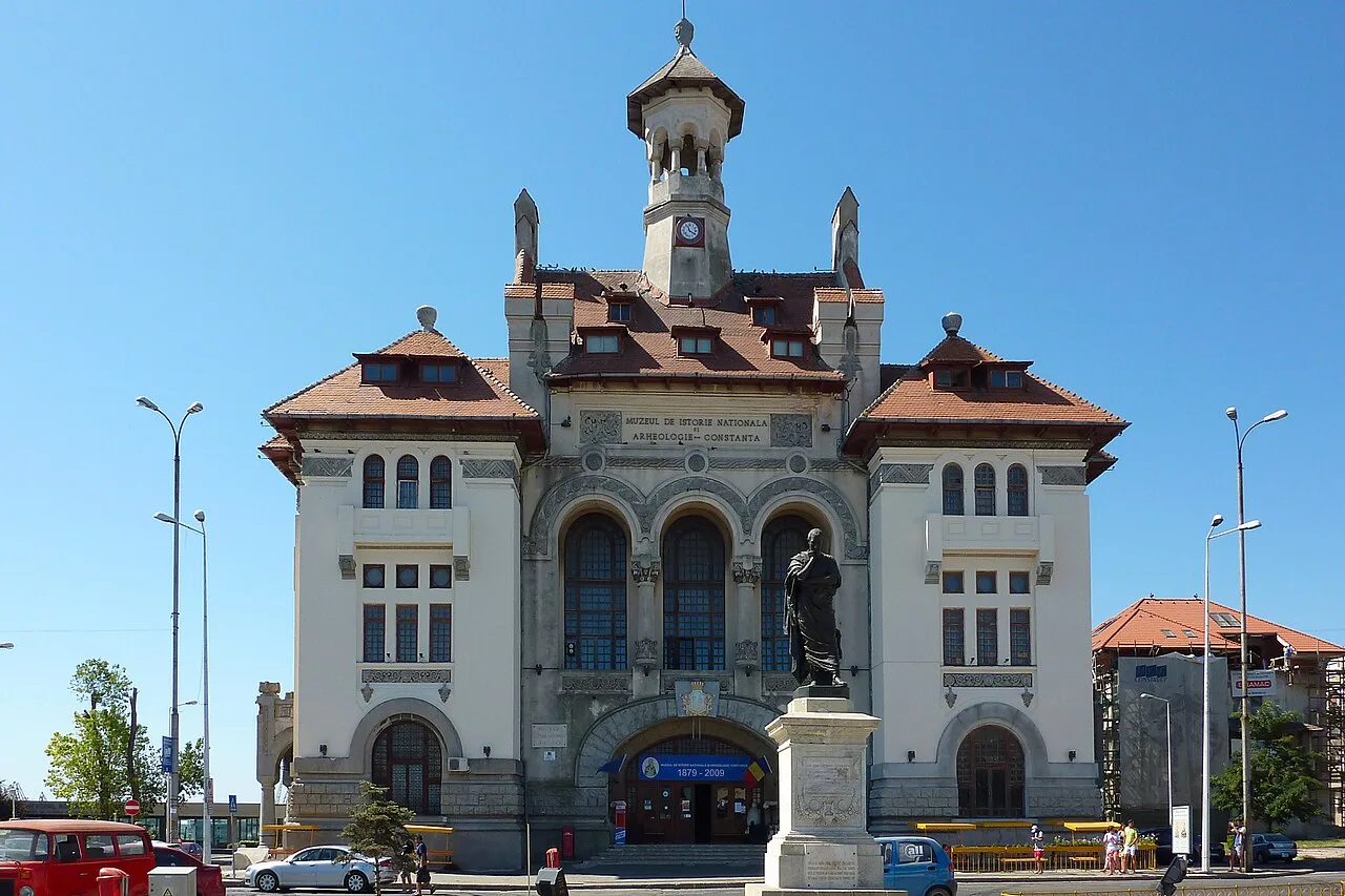 The statue of Ovid on its pedestal in Piata Ovidiu, with the museum building behind