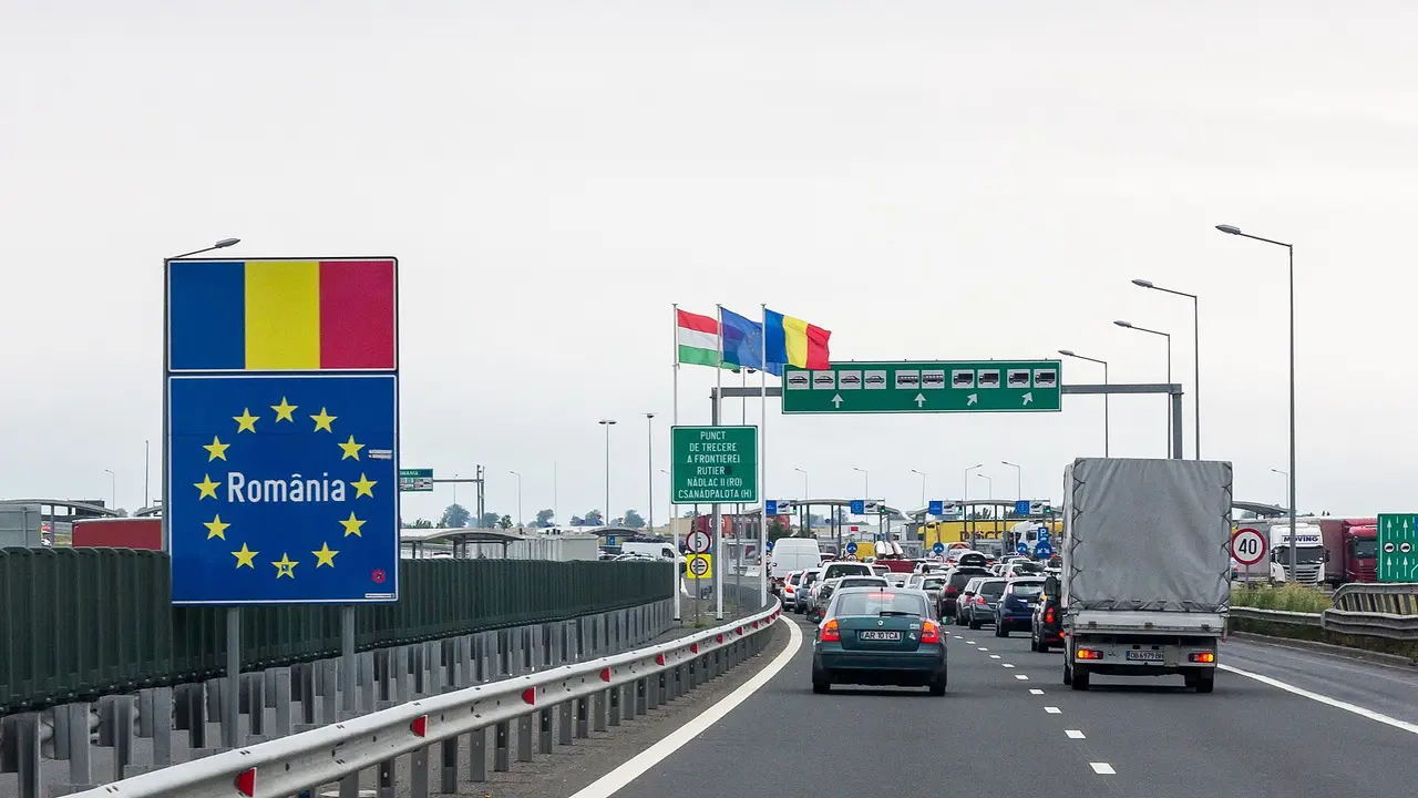 The Nadlac border crossing on the Romanian side, where drivers arriving from Hungary join the A1 and need a valid rovinieta