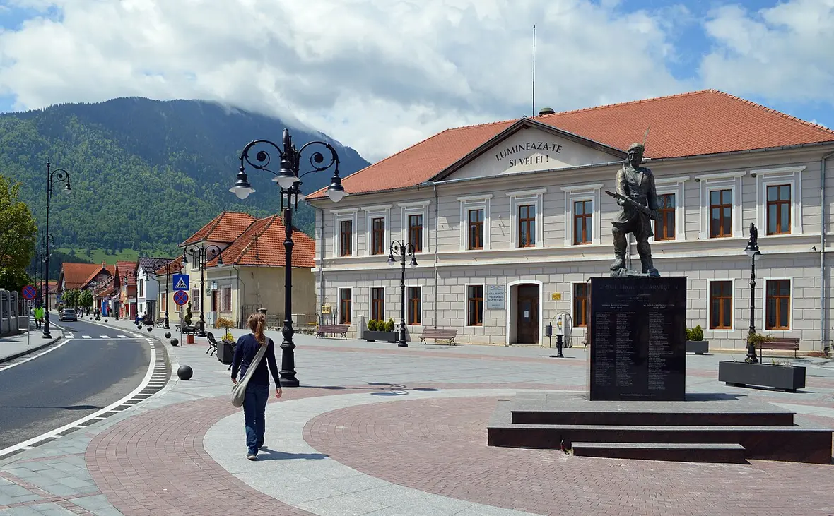 The main square of Zarnesti, the small town below the Piatra Craiului mountains