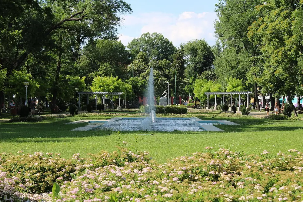 The fountain and flowerbeds of Central Park (Anton Scudier Park) in Timisoara, the green crossing point between Cetate and Iosefin